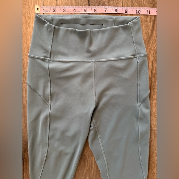 Lululemon In Movement 7/8 Tight Size 4 - Picture 5 of 8